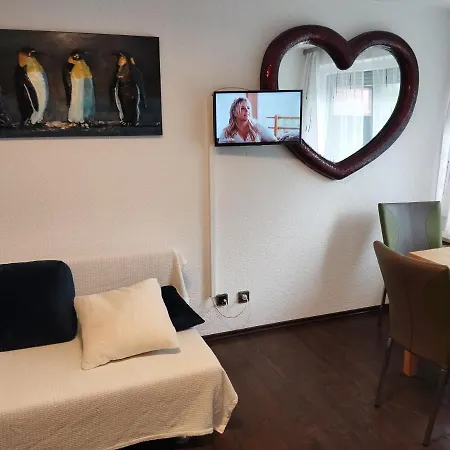 Tv, Wlan, Terrasse, Hallenbad, Parkplatz 公寓